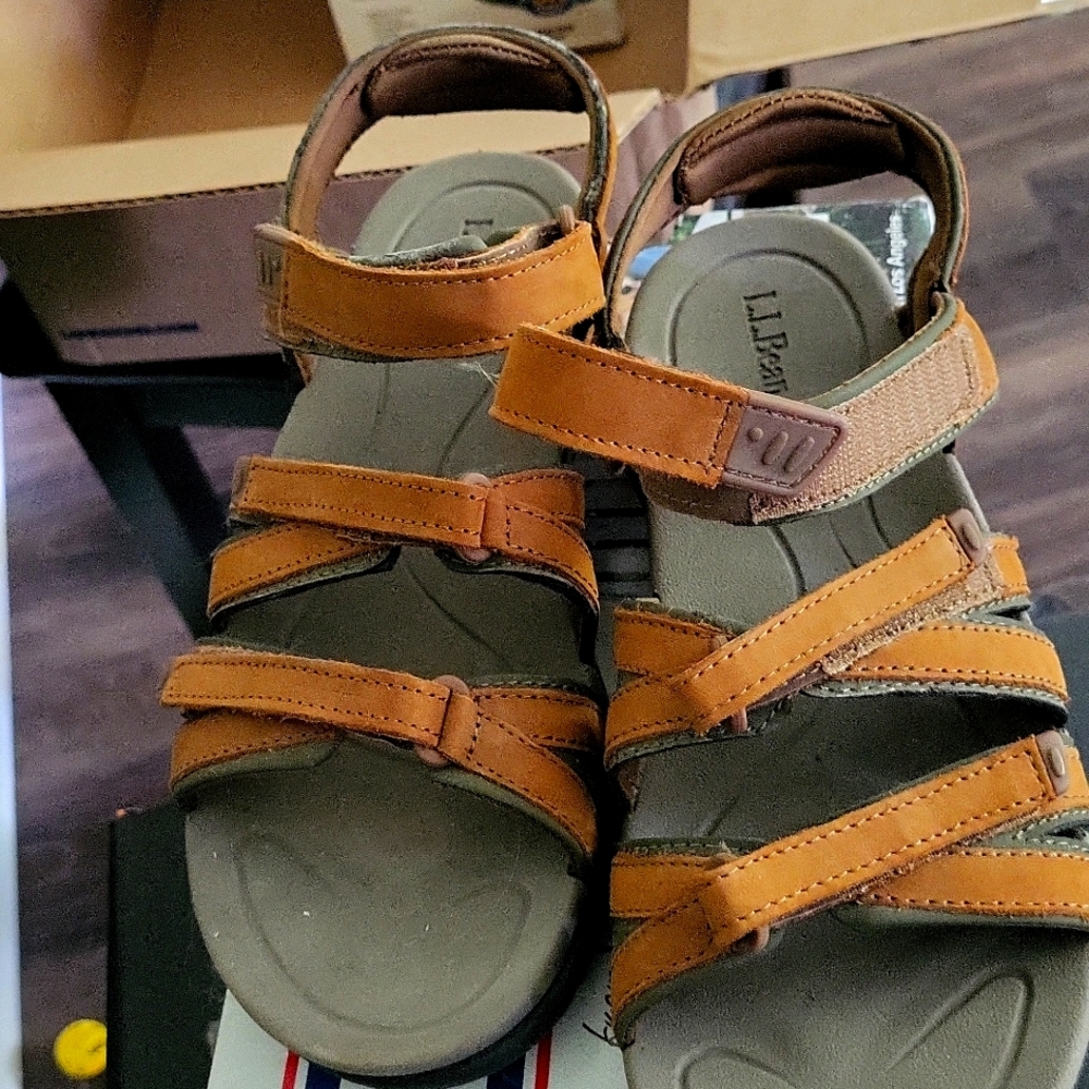 Womens LL Bean Boothbay Sandals, Tan size 8.